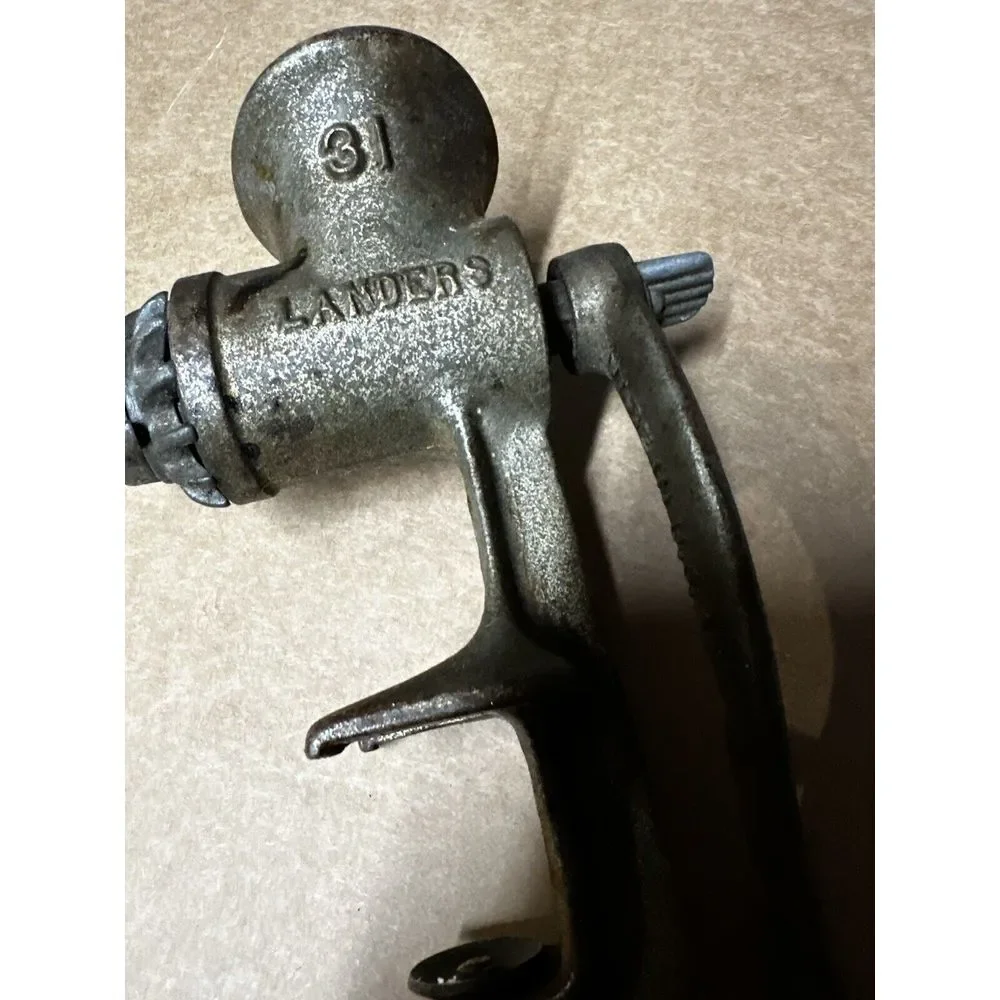 Vintage Landers #31 Meat Grinder With Handle And Wooden Knob‎